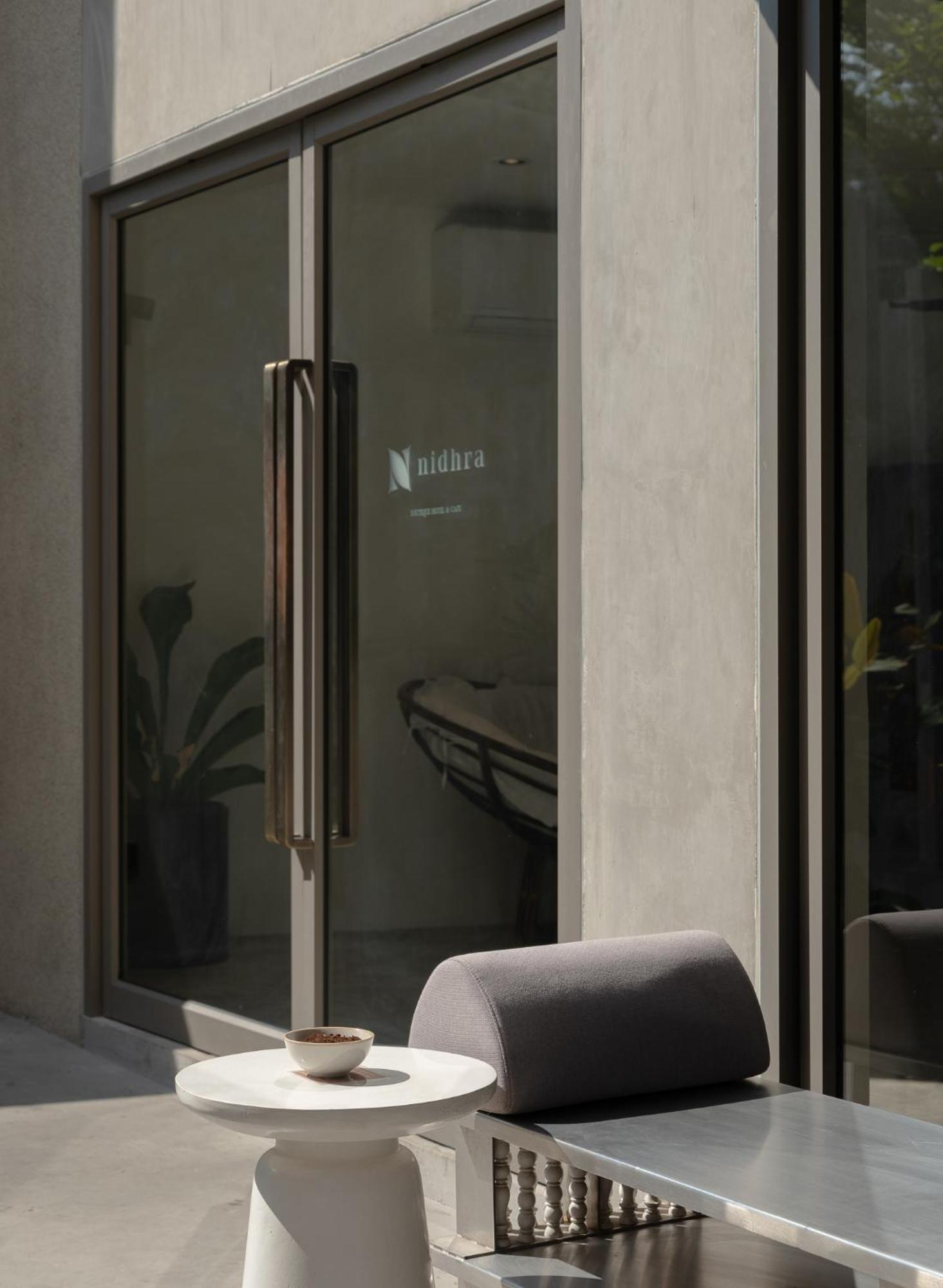 Nidhra Boutique Hotel Bangkok Sukhumvit Exteriör bild